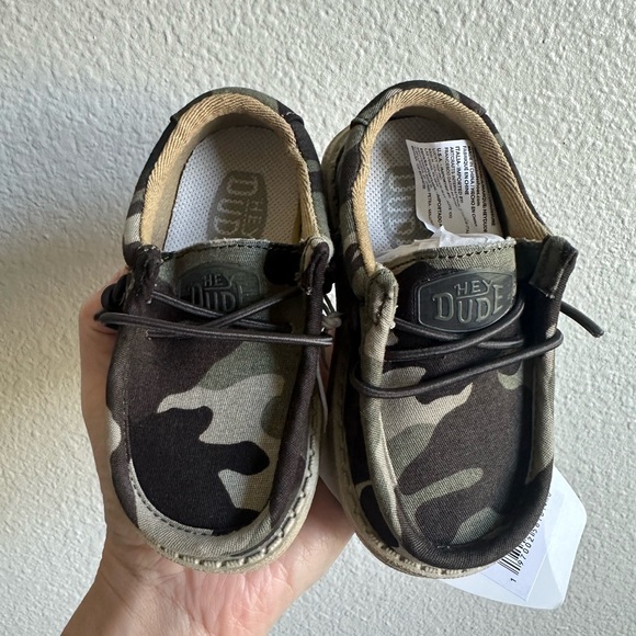 NWT Hey Dude Camo Baby Toddler Shoes Size 6 - Picture 2 of 5